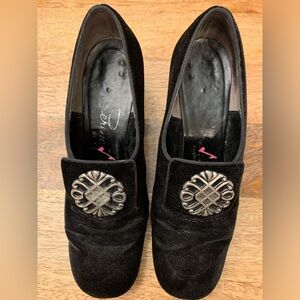 Vintage Serenades by Florsheim black velvet chunky heel 7